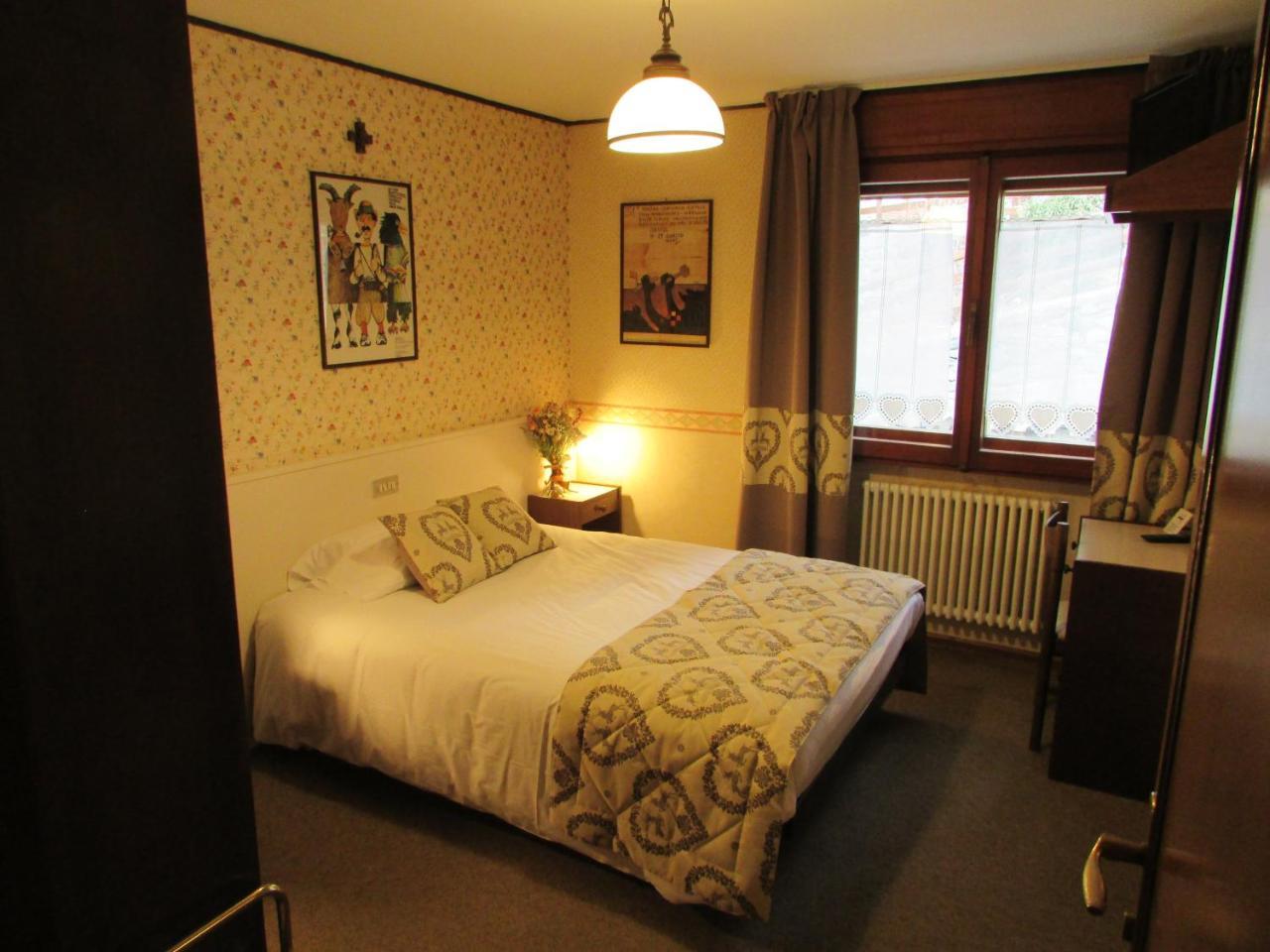 Hotel Meuble Meridiana วัลตูร์นอนช์ ภายนอก รูปภาพ
