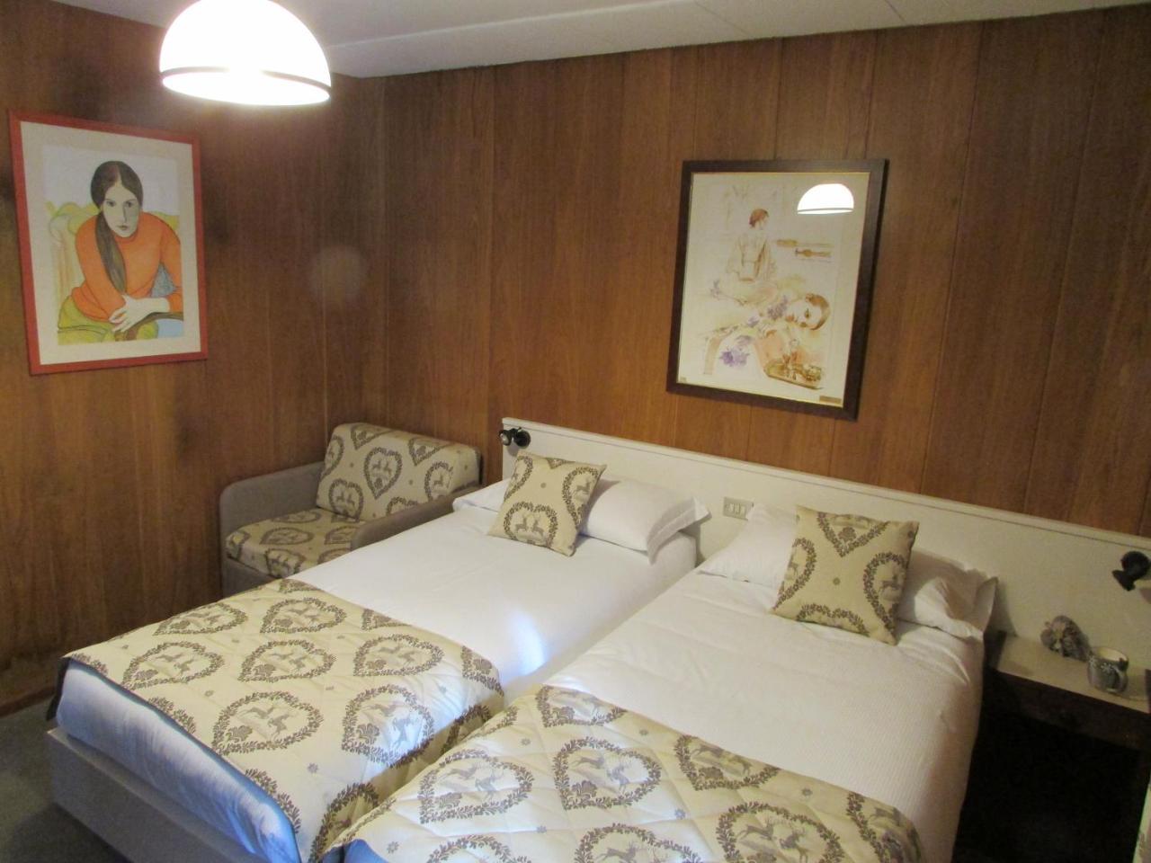 Hotel Meuble Meridiana วัลตูร์นอนช์ ภายนอก รูปภาพ