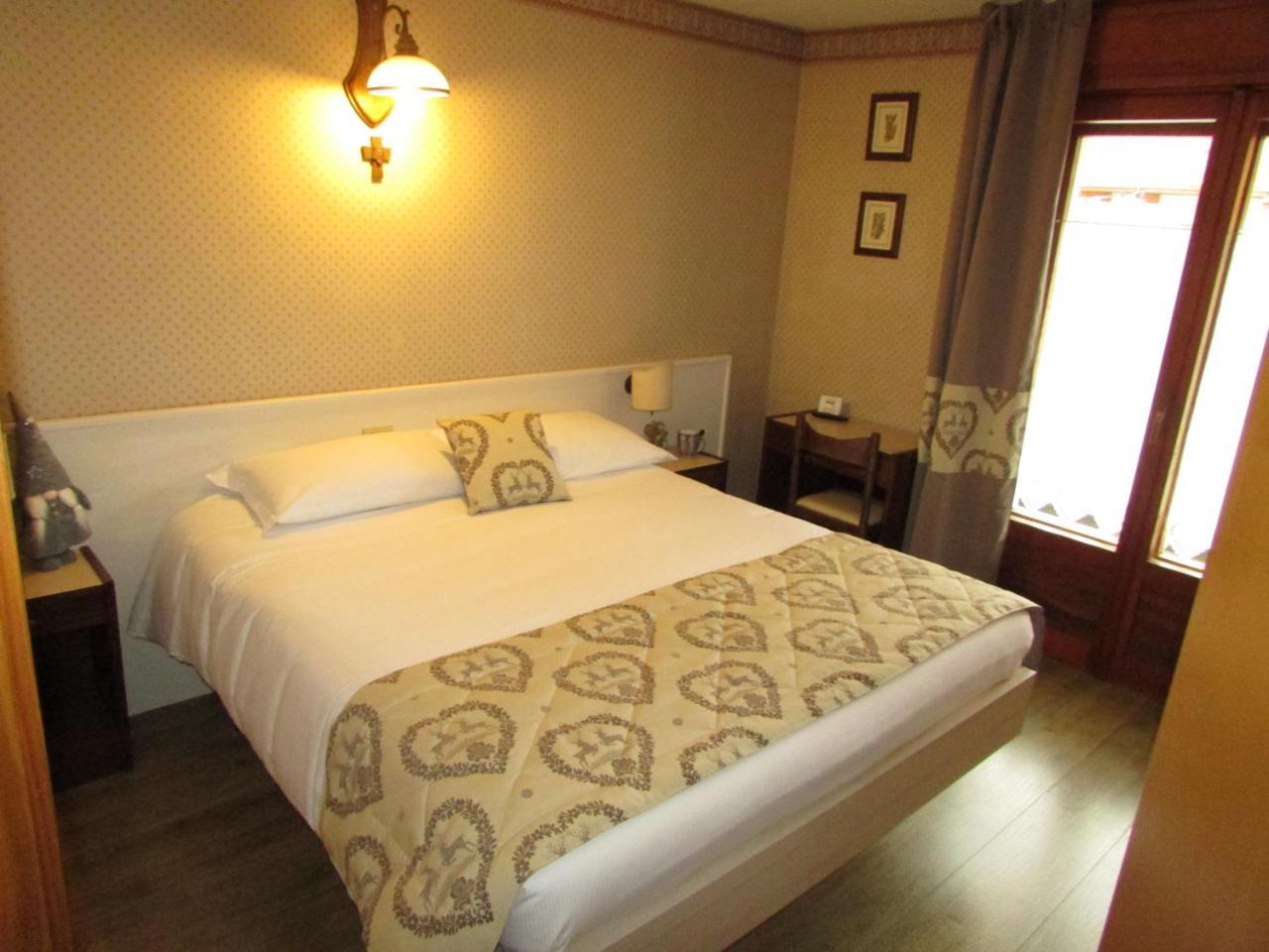 Hotel Meuble Meridiana วัลตูร์นอนช์ ภายนอก รูปภาพ