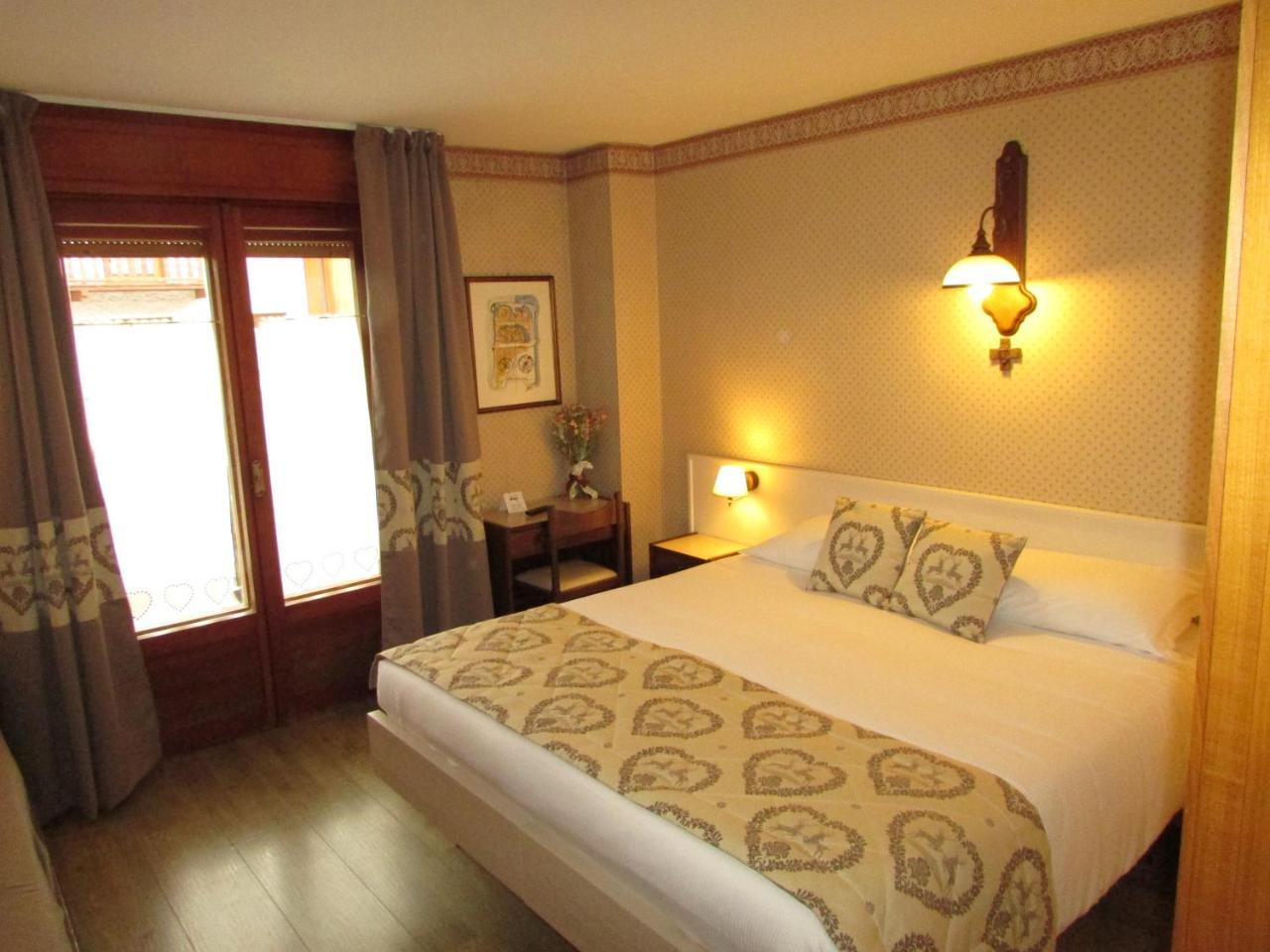 Hotel Meuble Meridiana วัลตูร์นอนช์ ภายนอก รูปภาพ