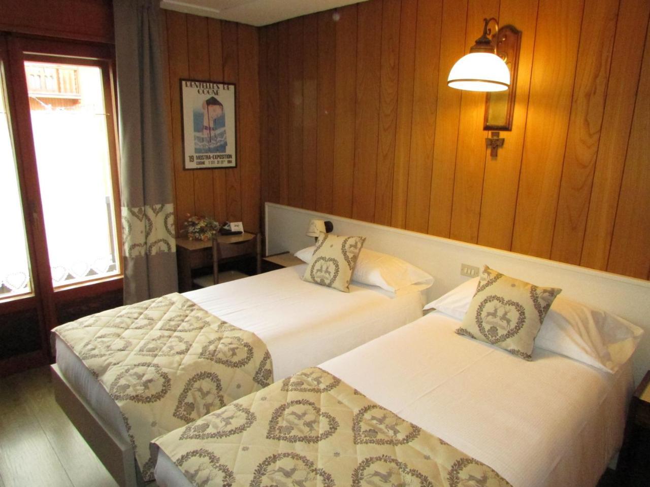 Hotel Meuble Meridiana วัลตูร์นอนช์ ภายนอก รูปภาพ
