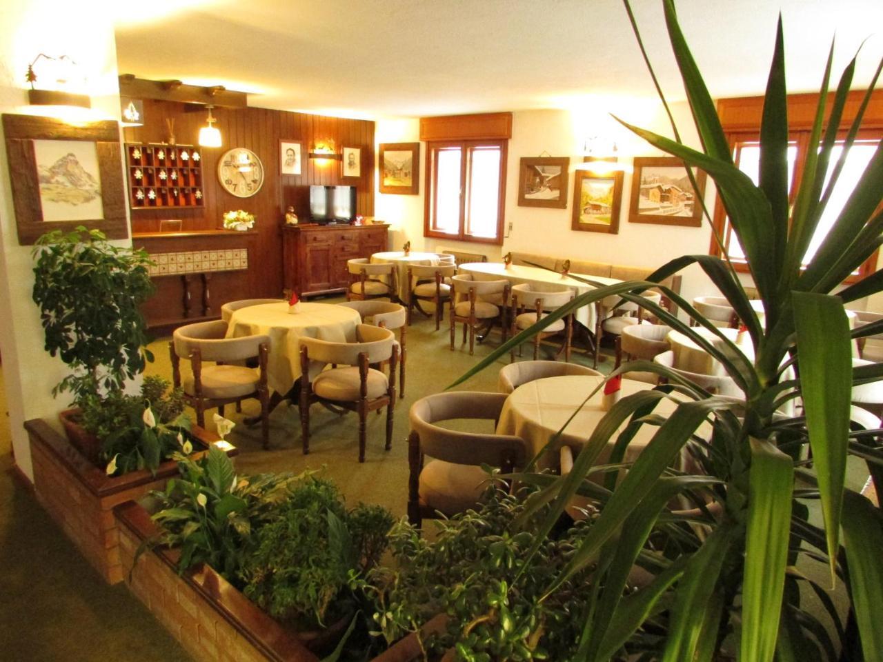 Hotel Meuble Meridiana วัลตูร์นอนช์ ภายนอก รูปภาพ